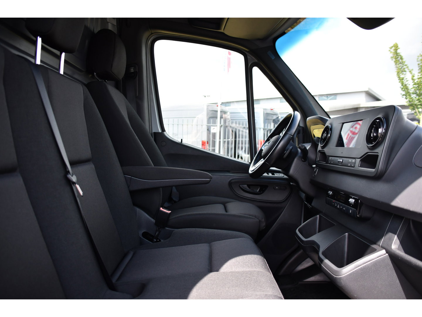 Mercedes-Benz Sprinter 317 1.9 CDI L3H2 RWD PB Edition NIEUW STAAT! Adaptieve Cruise, Camera, Carlay, LED, Standkachel, 170pk, Stoelverwarming, Dodehoek, Automaat, 3 Zitplaatsen, Uniek!