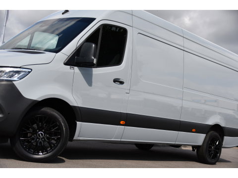 Mercedes-Benz Sprinter 317 1.9 CDI L3H2 RWD PB Edition NIEUW STAAT! Adaptieve Cruise, Camera, Carlay, LED, Standkachel, 170pk, Stoelverwarming, Dodehoek, Automaat, 3 Zitplaatsen, Uniek!