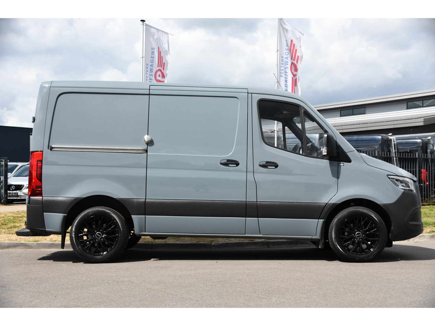 Mercedes-Benz Sprinter 315 1.9 CDI L1H1 PB Edition Adaptieve Cruise, Camera, Carplay, NAVI, LED, 10,5'' Mbux, LED, Automaat, Trekhaak, Stoelverwarming, Standkachel, Leder, Uniek!