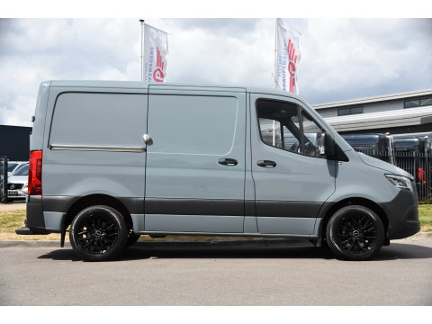 Mercedes-Benz Sprinter 315 1.9 CDI L1H1 PB Edition Adaptieve Cruise, Camera, Carplay, NAVI, LED, 10,5'' Mbux, LED, Automaat, Trekhaak, Stoelverwarming, Standkachel, Leder, Uniek!