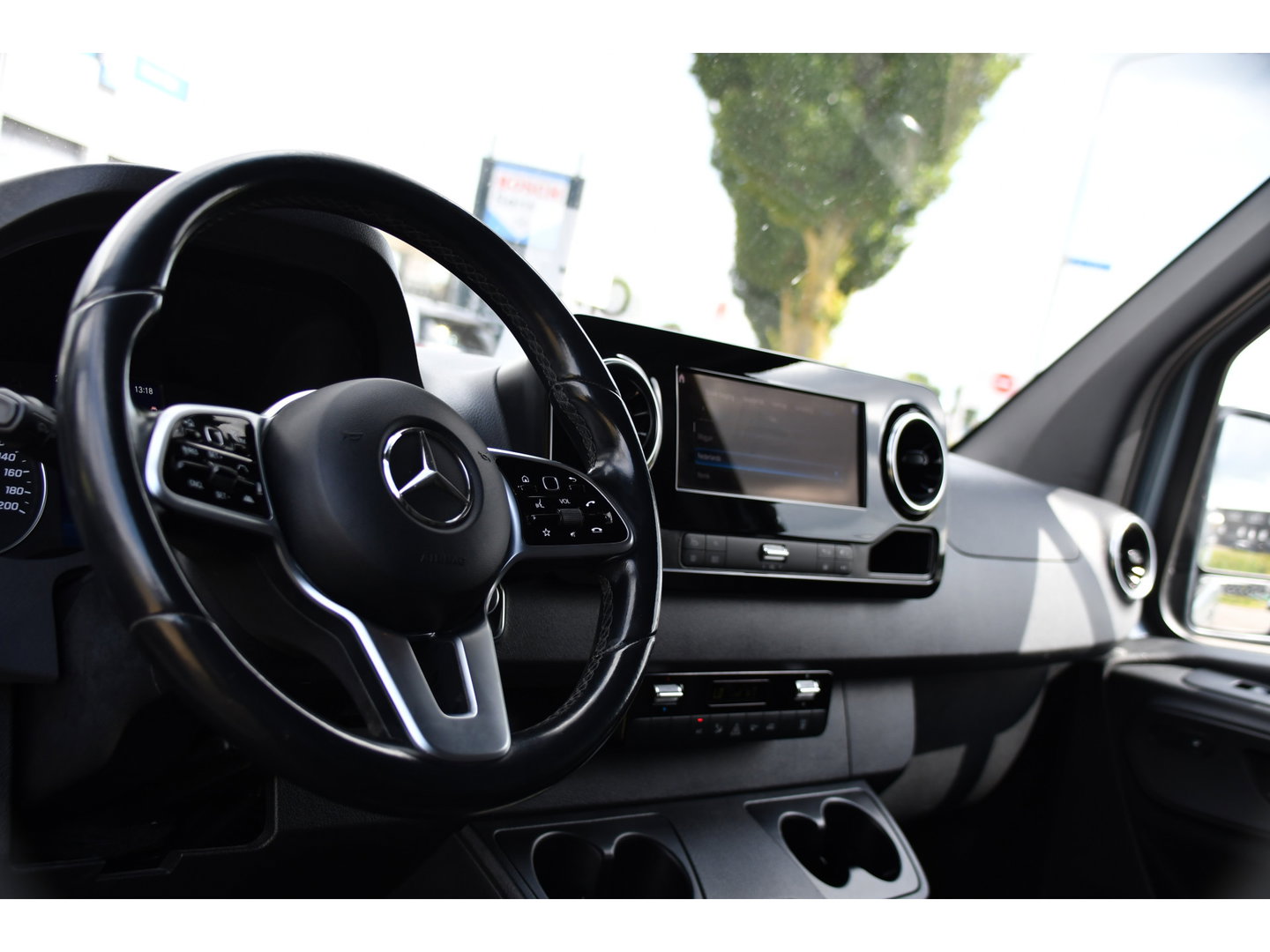 Mercedes-Benz Sprinter 315 1.9 CDI L1H1 PB Edition Adaptieve Cruise, Camera, Carplay, NAVI, LED, 10,5'' Mbux, LED, Automaat, Trekhaak, Stoelverwarming, Standkachel, Leder, Uniek!