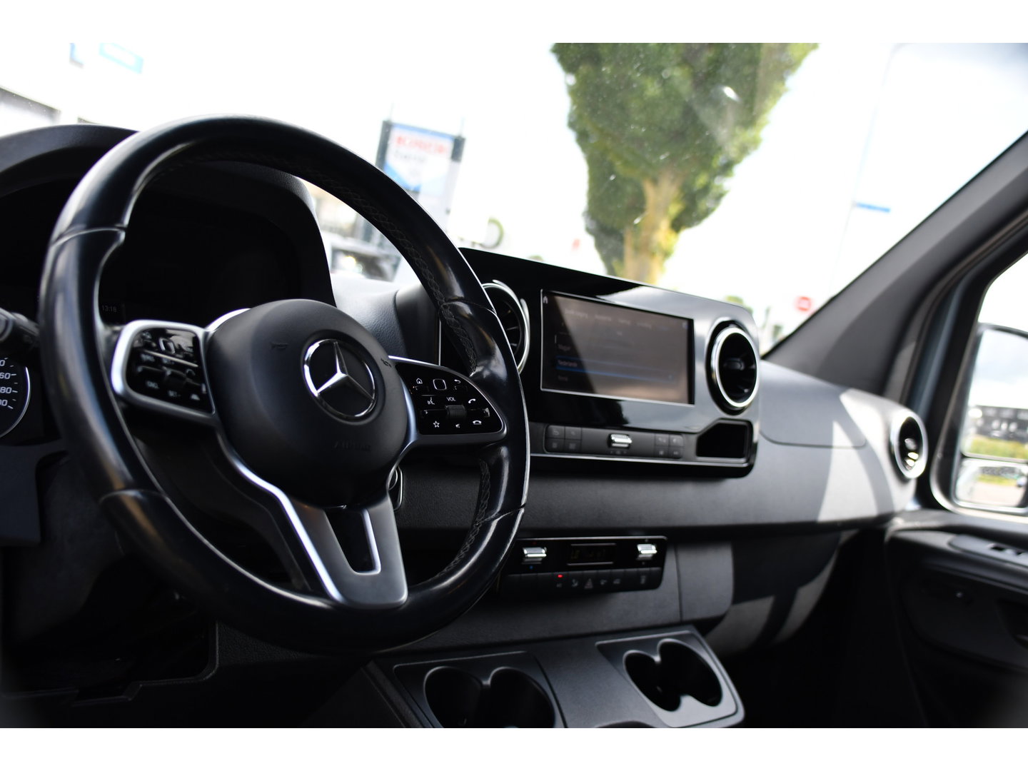 Mercedes-Benz Sprinter 315 1.9 CDI L1H1 PB Edition Adaptieve Cruise, Camera, Carplay, NAVI, LED, 10,5'' Mbux, LED, Automaat, Trekhaak, Stoelverwarming, Standkachel, Leder, Uniek!