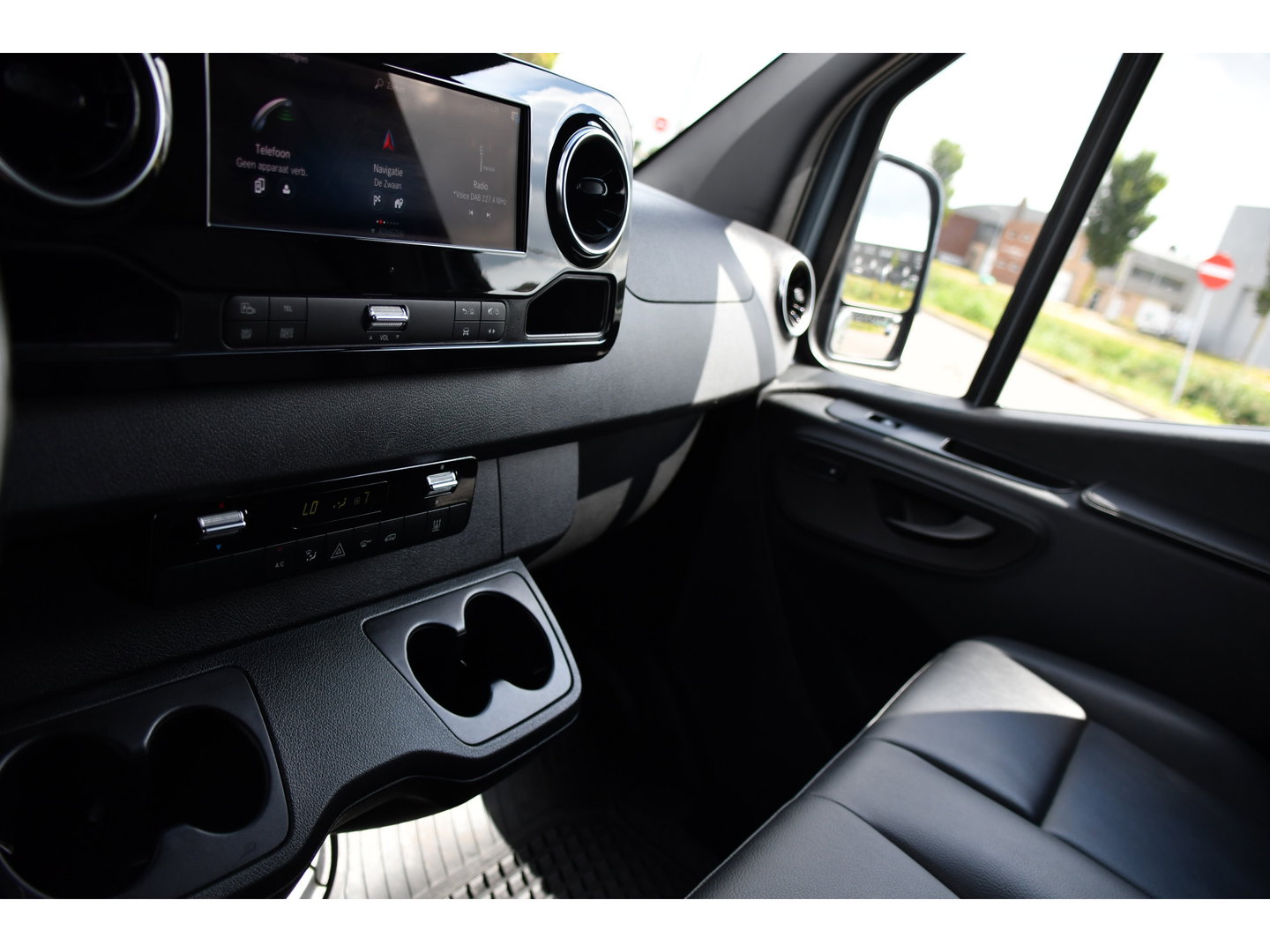 Mercedes-Benz Sprinter 315 1.9 CDI L1H1 PB Edition Adaptieve Cruise, Camera, Carplay, NAVI, LED, 10,5'' Mbux, LED, Automaat, Trekhaak, Stoelverwarming, Standkachel, Leder, Uniek!