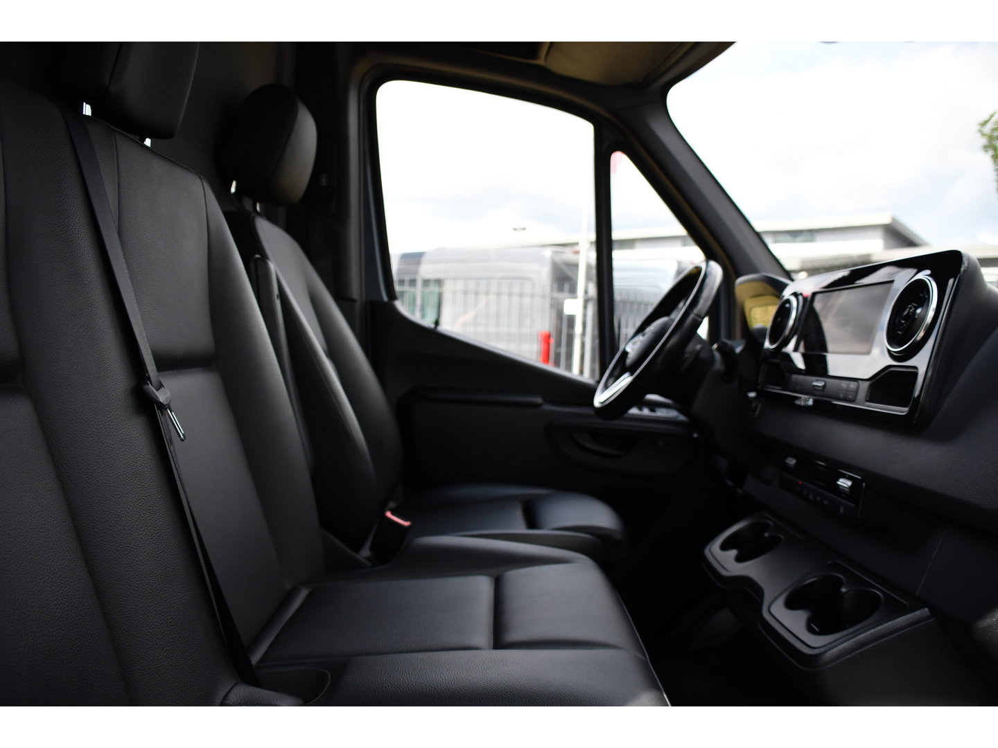 Mercedes-Benz Sprinter 315 1.9 CDI L1H1 PB Edition Adaptieve Cruise, Camera, Carplay, NAVI, LED, 10,5'' Mbux, LED, Automaat, Trekhaak, Stoelverwarming, Standkachel, Leder, Uniek!
