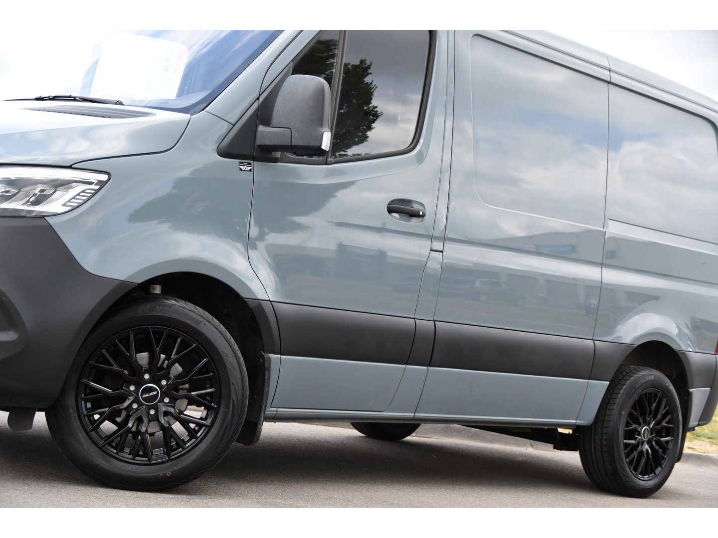 Mercedes-Benz Sprinter 315 1.9 CDI L1H1 PB Edition Adaptieve Cruise, Camera, Carplay, NAVI, LED, 10,5'' Mbux, LED, Automaat, Trekhaak, Stoelverwarming, Standkachel, Leder, Uniek!