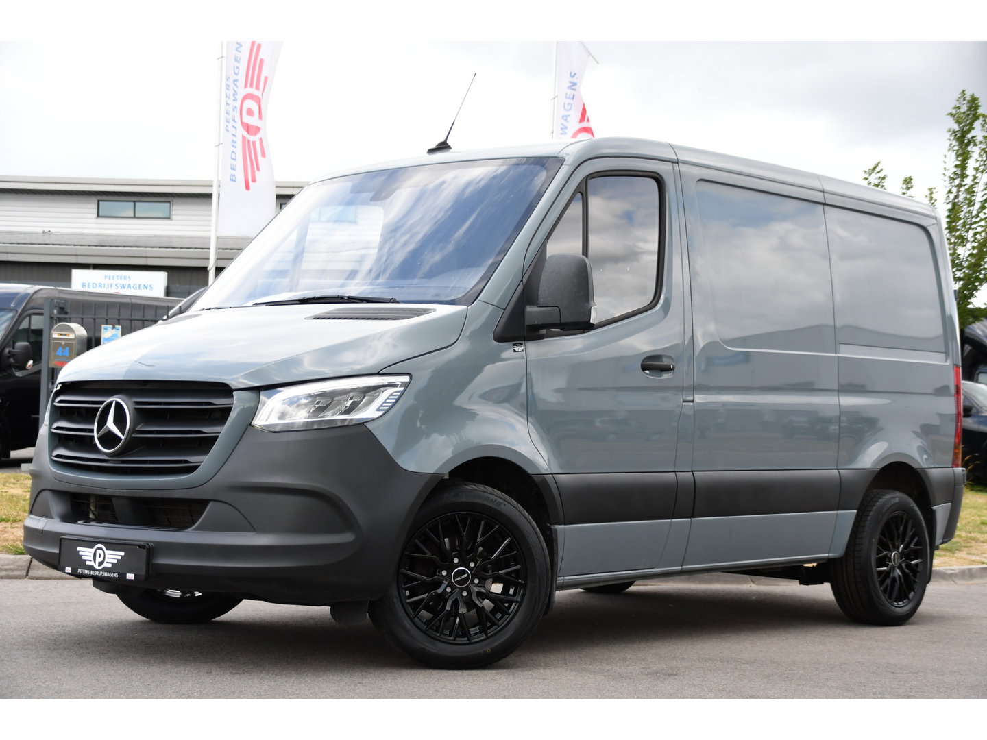 Mercedes-Benz Sprinter 315 1.9 CDI L1H1 PB Edition Adaptieve Cruise, Camera, Carplay, NAVI, LED, 10,5'' Mbux, LED, Automaat, Trekhaak, Stoelverwarming, Standkachel, Leder, Uniek!
