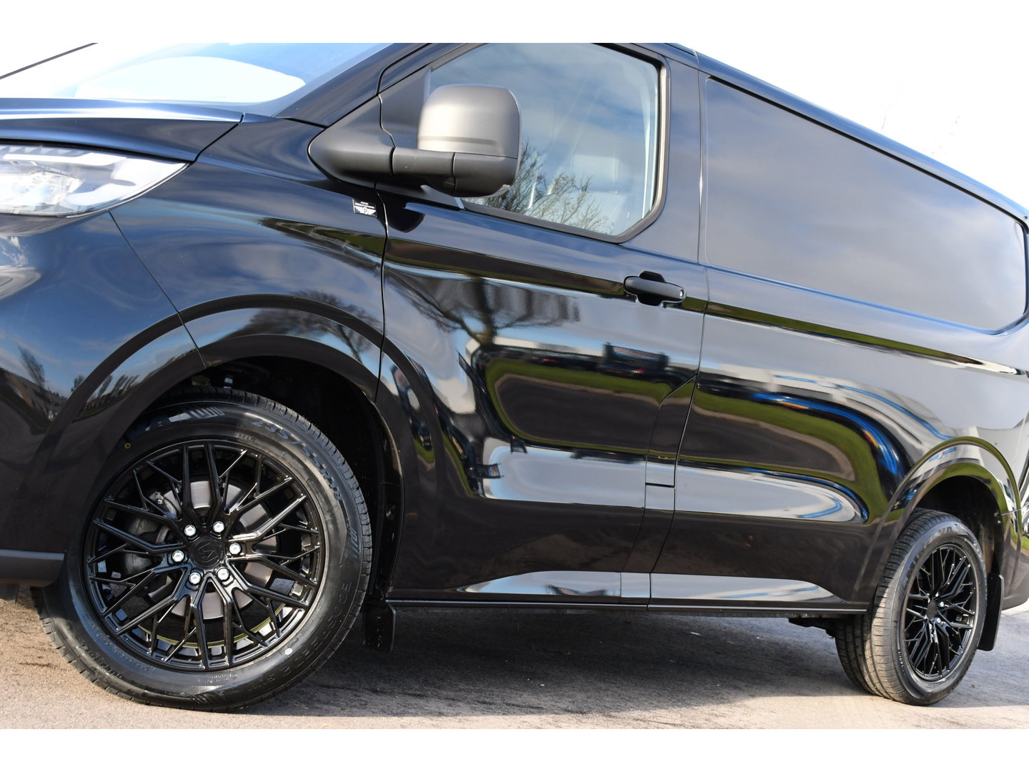 Ford Transit Custom 300 2.0 TDCI L1H1 Black Edition Virtual, Cruise, Carplay, Camera, LED, Automaat, 136pk, Stoelverwarming, Multimedia, Uniek!
