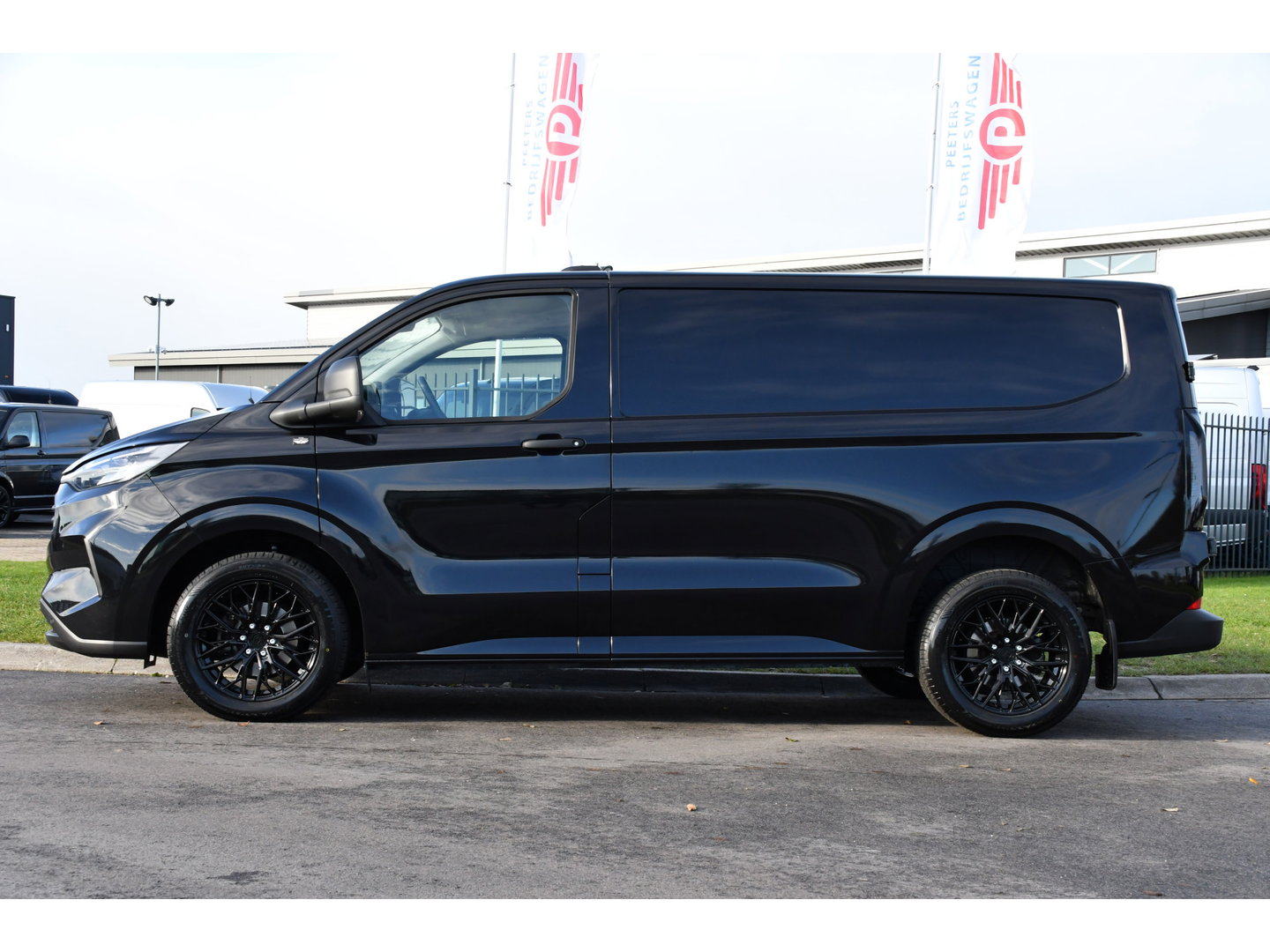 Ford Transit Custom 300 2.0 TDCI L1H1 Black Edition Virtual, Cruise, Carplay, Camera, LED, Automaat, 136pk, Stoelverwarming, Multimedia, Uniek!