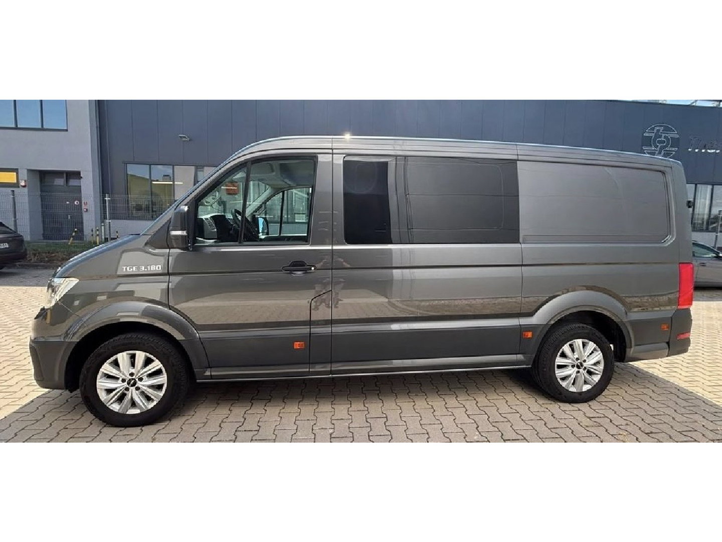 MAN TGE 3.180 35 2.0 L3H2 DC PB Edition Camera, Cruise, Carplay, LED, 177pk, Automaat, Sensoren, Multimedia, Uniek!