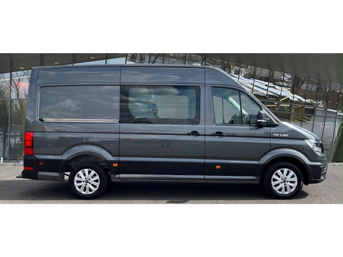 MAN TGE 3.180 35 2.0 L3H3 DC PB Edition Camera, Cruise, Carplay, LED, Automaat, Stoelverwarming, Leder, Trekhaak, Sensoren, Uniek!