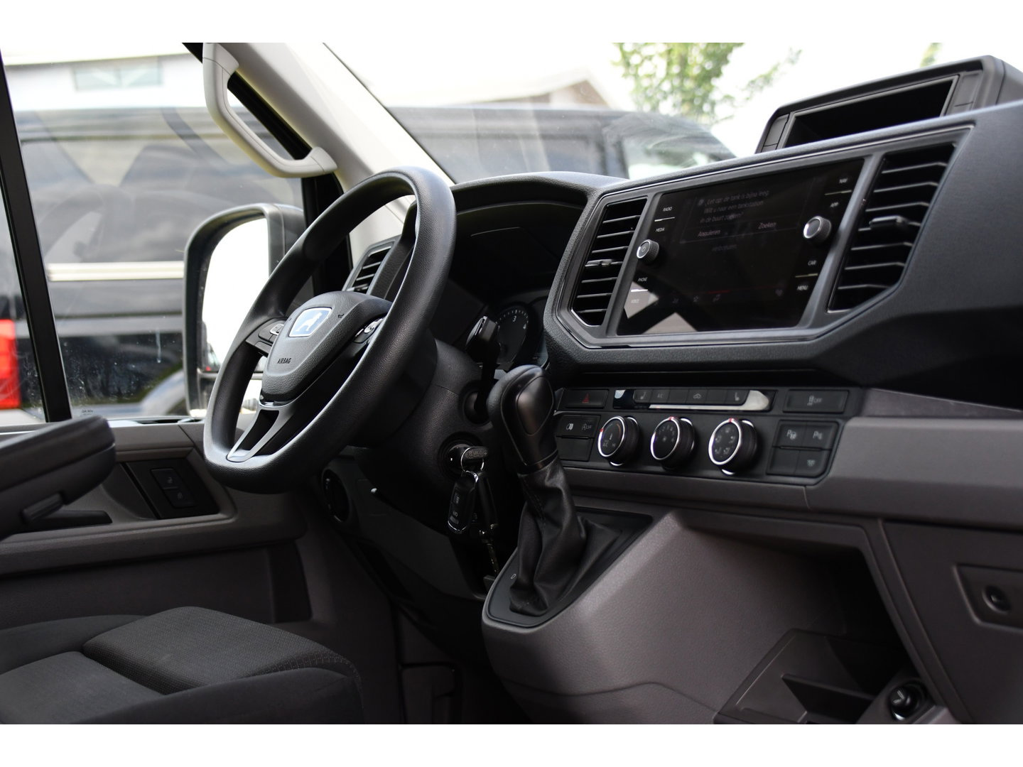 MAN TGE 3.180 35 2.0 L3H3 Black Edition Adaptieve Cruise, Camera, Carplay, LED, Stoelverwarming, Massage stoel, Trekhaak, 177pk, Automaat, Uniek!