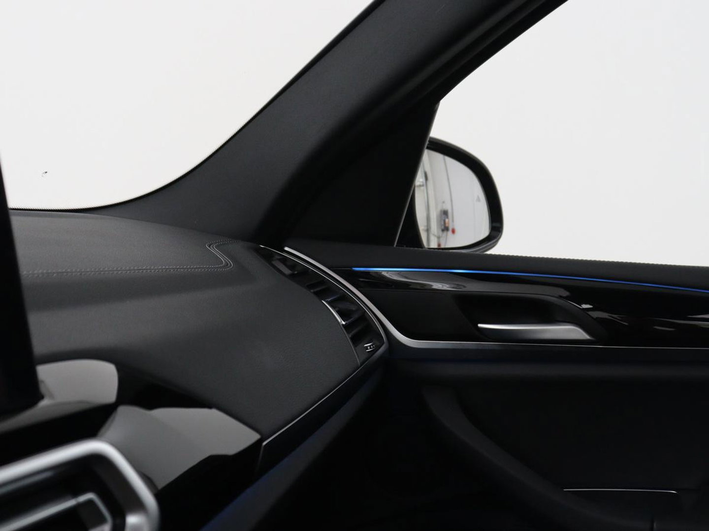 BMW iX3 Executive 80 kWh | SOH 93,8% | Panoramadak | Leder | Stoelverwarming | Adaptive cruise | Carplay | Sfeerverlichting | Camera | Park assist | Elektrische achterklep | PHEV