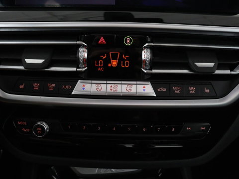 BMW iX3 Executive 80 kWh | SOH 93,8% | Panoramadak | Leder | Stoelverwarming | Adaptive cruise | Carplay | Sfeerverlichting | Camera | Park assist | Elektrische achterklep | PHEV