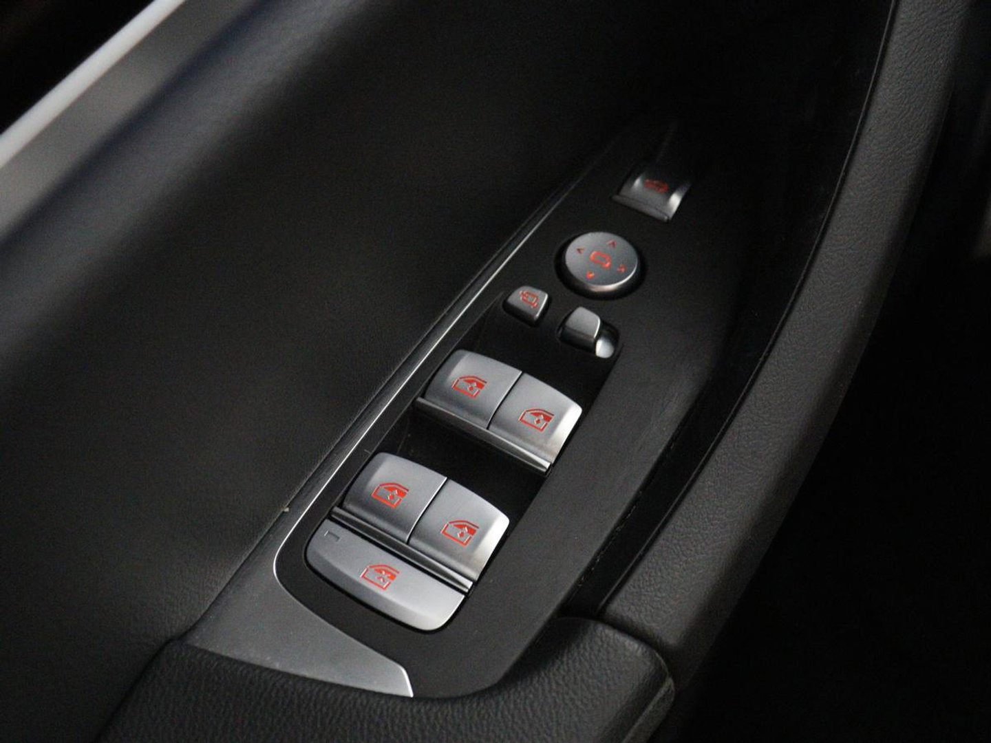 BMW iX3 Executive 80 kWh | SOH 93,8% | Panoramadak | Leder | Stoelverwarming | Adaptive cruise | Carplay | Sfeerverlichting | Camera | Park assist | Elektrische achterklep | PHEV