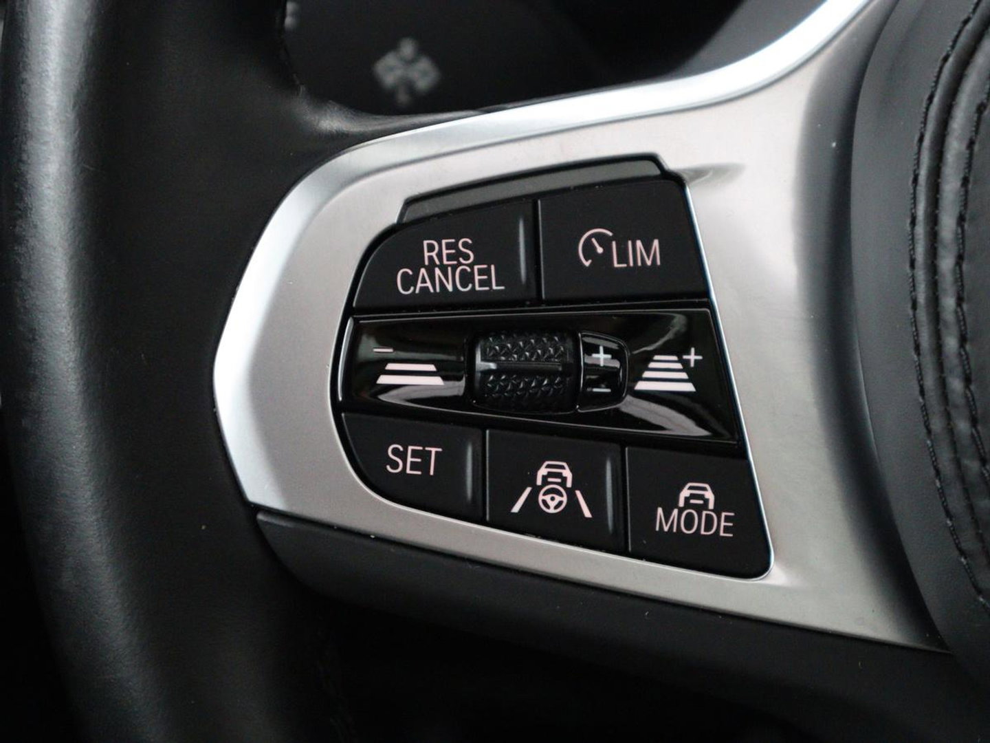 BMW iX3 Executive 80 kWh | SOH 93,8% | Panoramadak | Leder | Stoelverwarming | Adaptive cruise | Carplay | Sfeerverlichting | Camera | Park assist | Elektrische achterklep | PHEV