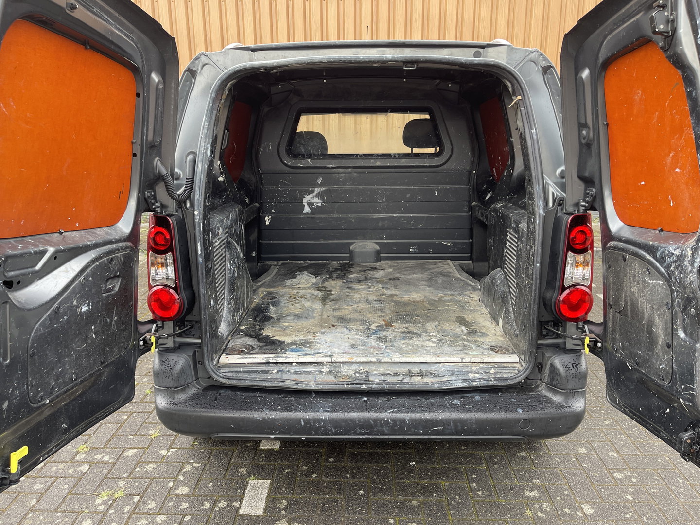 Citroën Berlingo 1.6 BlueHDI 75 Comfort | Airconditioning | Betonplex | Elektrische ramen | Dakrails | Reservewiel |