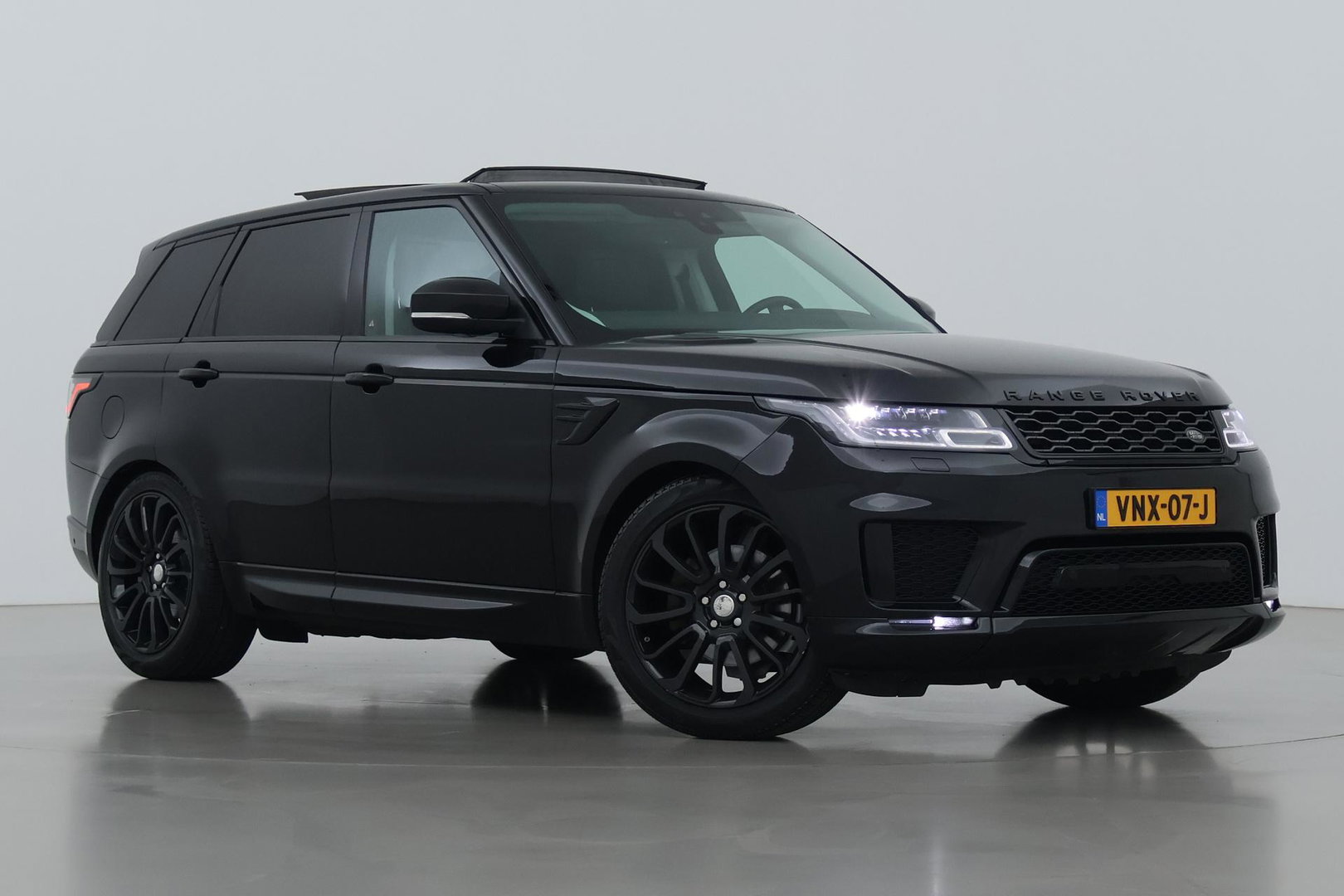 Land Rover Range Rover Sport 3.0 SDV6 HSE | GRIJS KENTEKEN | Luchtvering | Panoramadak | Stoelventilatie | Meridian | ACC | 21 inch