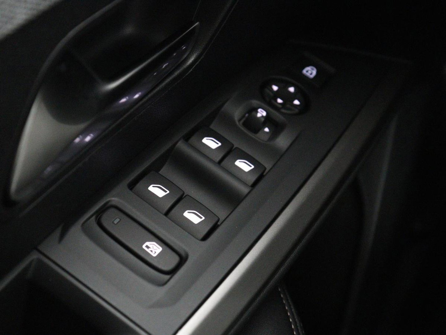 Peugeot E-3008 Allure 73 kWh