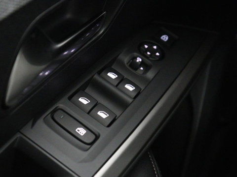 Peugeot E-3008 Allure 73 kWh