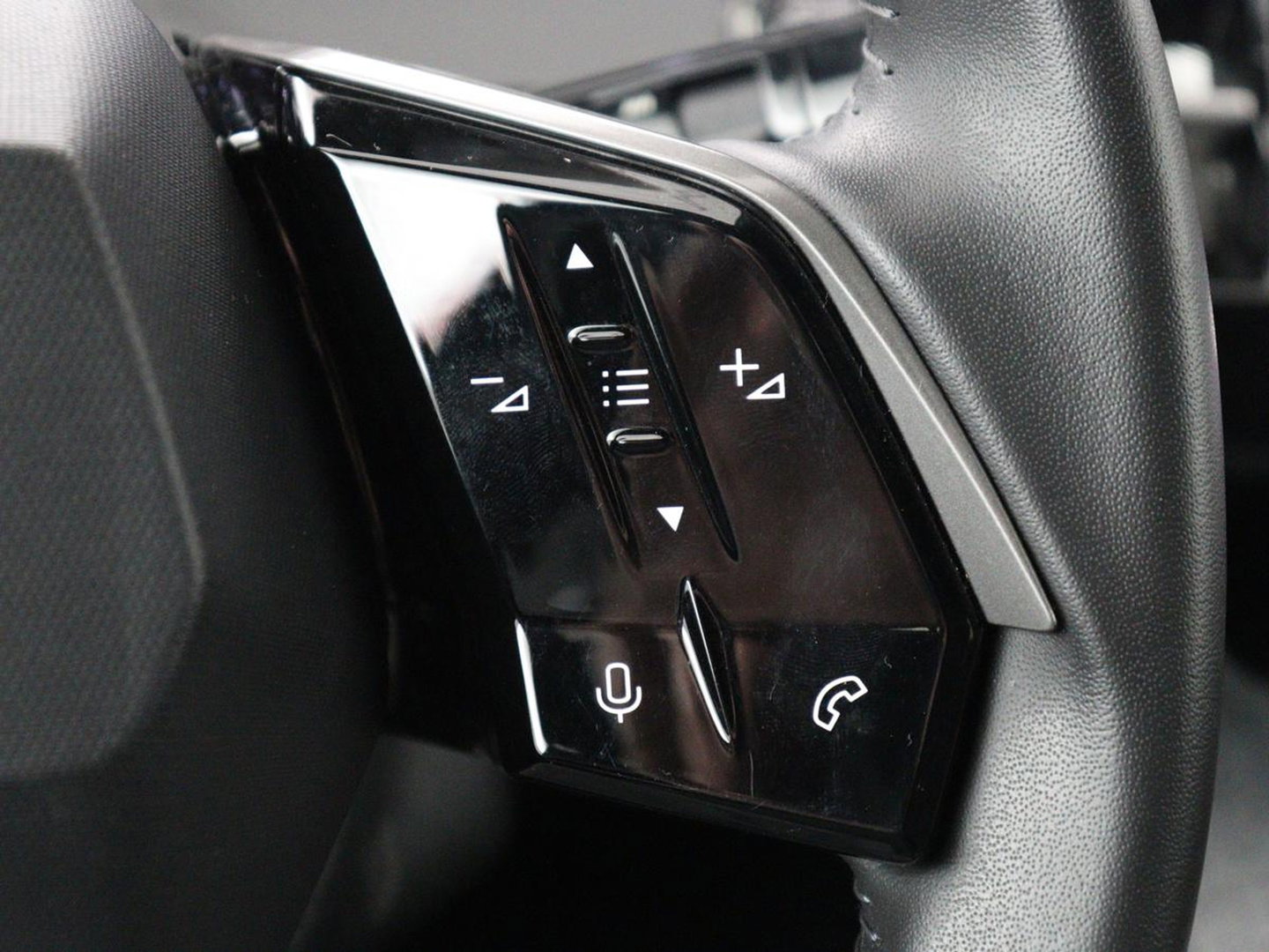 Peugeot E-3008 Allure 73 kWh