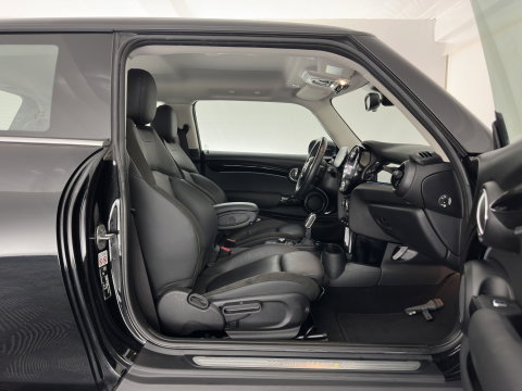 MINI Electric MINI Yours 33 kWh [3-Fase-11kW] {Soh-96%} (INCL.BTW) Aut. *HEAT-PUMP | LEATHER-FABRIC | FULL-LED | NAVI-FULLMAP | SPORT-SEATS | AMBIENT-LIGHT | DIGI-COCKPIT | DAB+ | ECC | PDC | CRUISE | 16''ALU*