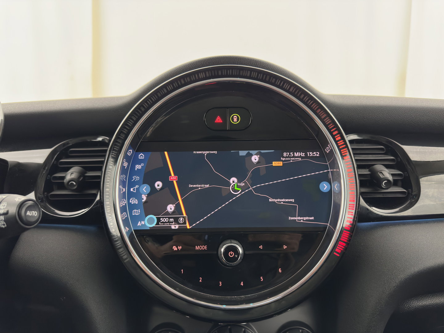 MINI Electric MINI Yours 33 kWh [3-Fase-11kW] {Soh-96%} (INCL.BTW) Aut. *HEAT-PUMP | LEATHER-FABRIC | FULL-LED | NAVI-FULLMAP | SPORT-SEATS | AMBIENT-LIGHT | DIGI-COCKPIT | DAB+ | ECC | PDC | CRUISE | 16''ALU*