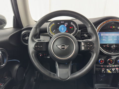 MINI Electric MINI Yours 33 kWh [3-Fase-11kW] {Soh-96%} (INCL.BTW) Aut. *HEAT-PUMP | LEATHER-FABRIC | FULL-LED | NAVI-FULLMAP | SPORT-SEATS | AMBIENT-LIGHT | DIGI-COCKPIT | DAB+ | ECC | PDC | CRUISE | 16''ALU*