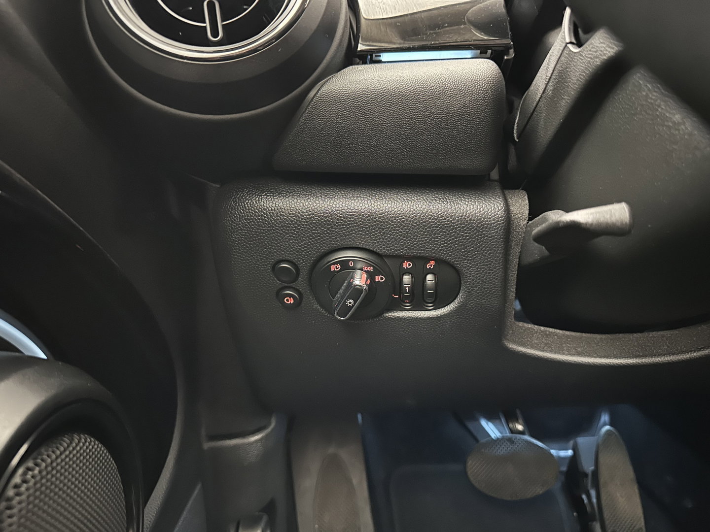 MINI Electric MINI Yours 33 kWh [3-Fase-11kW] {Soh-96%} (INCL.BTW) Aut. *HEAT-PUMP | LEATHER-FABRIC | FULL-LED | NAVI-FULLMAP | SPORT-SEATS | AMBIENT-LIGHT | DIGI-COCKPIT | DAB+ | ECC | PDC | CRUISE | 16''ALU*