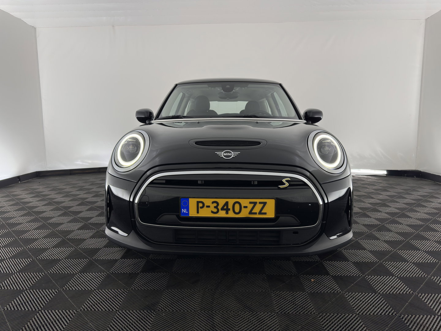 MINI Electric MINI Yours 33 kWh [3-Fase-11kW] {Soh-96%} (INCL.BTW) Aut. *HEAT-PUMP | LEATHER-FABRIC | FULL-LED | NAVI-FULLMAP | SPORT-SEATS | AMBIENT-LIGHT | DIGI-COCKPIT | DAB+ | ECC | PDC | CRUISE | 16''ALU*