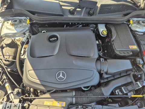 Mercedes-Benz GLA 200 Prestige, Pano, Leer, Trekhaak, NAP!