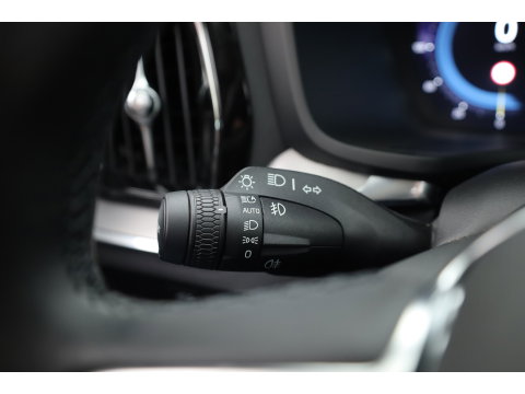 Volvo V60 2.0 T6 Plug-in hybrid AWD Plus Dark | SOH 98,2 % | Pano-dak | 360 camera | Trekhaak | Harman/ Kardon |