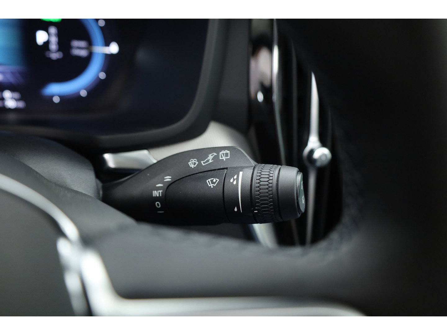 Volvo V60 2.0 T6 Plug-in hybrid AWD Plus Dark | SOH 98,2 % | Pano-dak | 360 camera | Trekhaak | Harman/ Kardon |