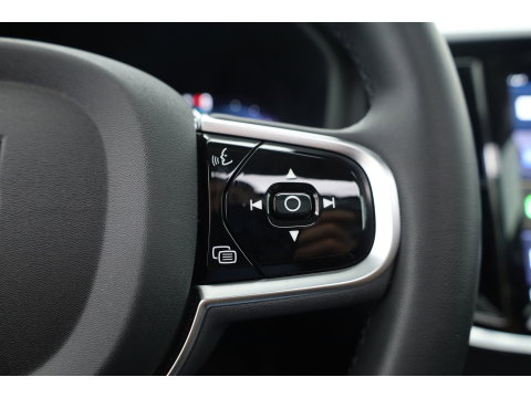 Volvo V60 2.0 T6 Plug-in hybrid AWD Plus Dark | SOH 98,2 % | Pano-dak | 360 camera | Trekhaak | Harman/ Kardon |