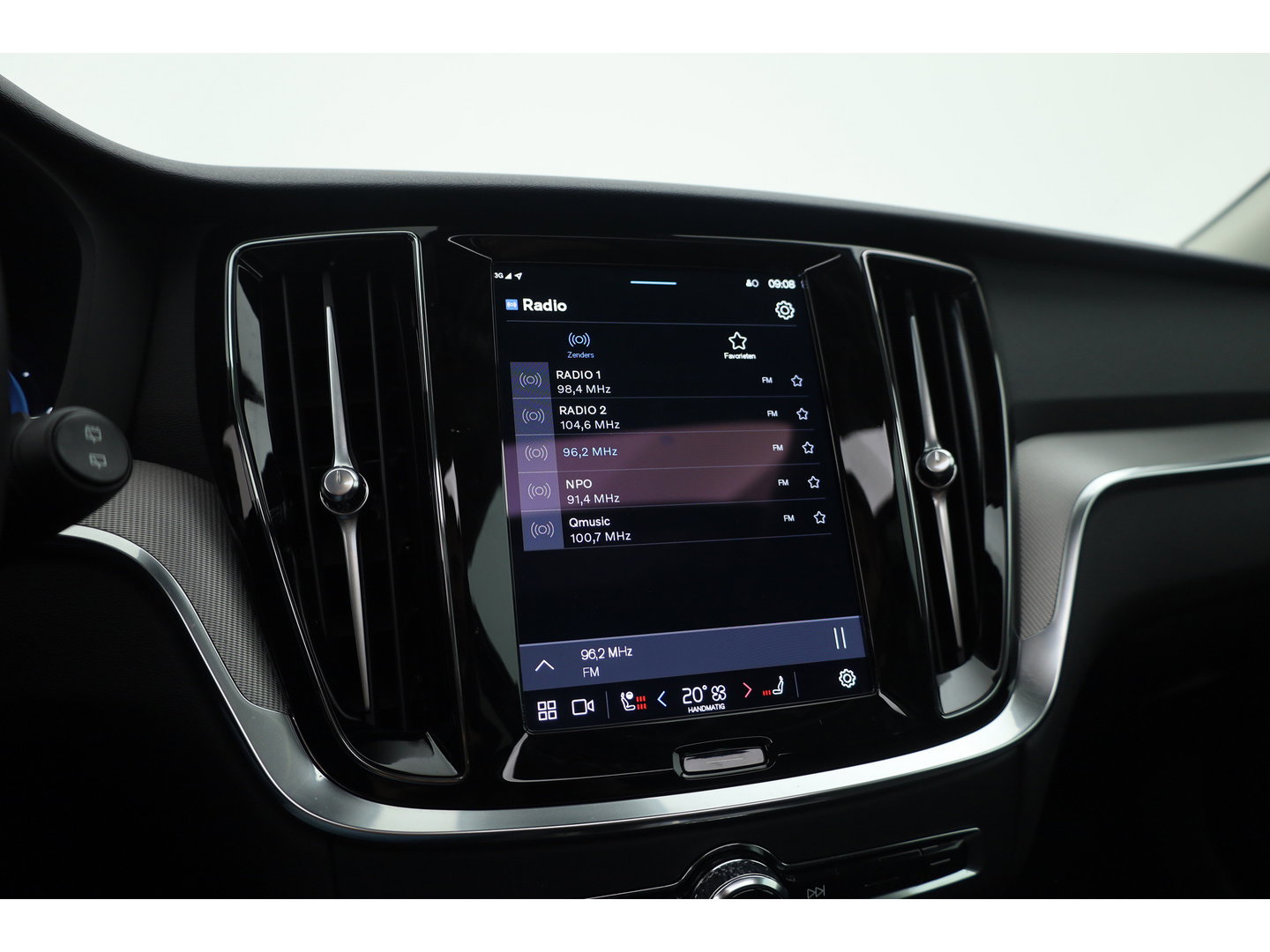 Volvo V60 2.0 T6 Plug-in hybrid AWD Plus Dark | SOH 98,2 % | Pano-dak | 360 camera | Trekhaak | Harman/ Kardon |