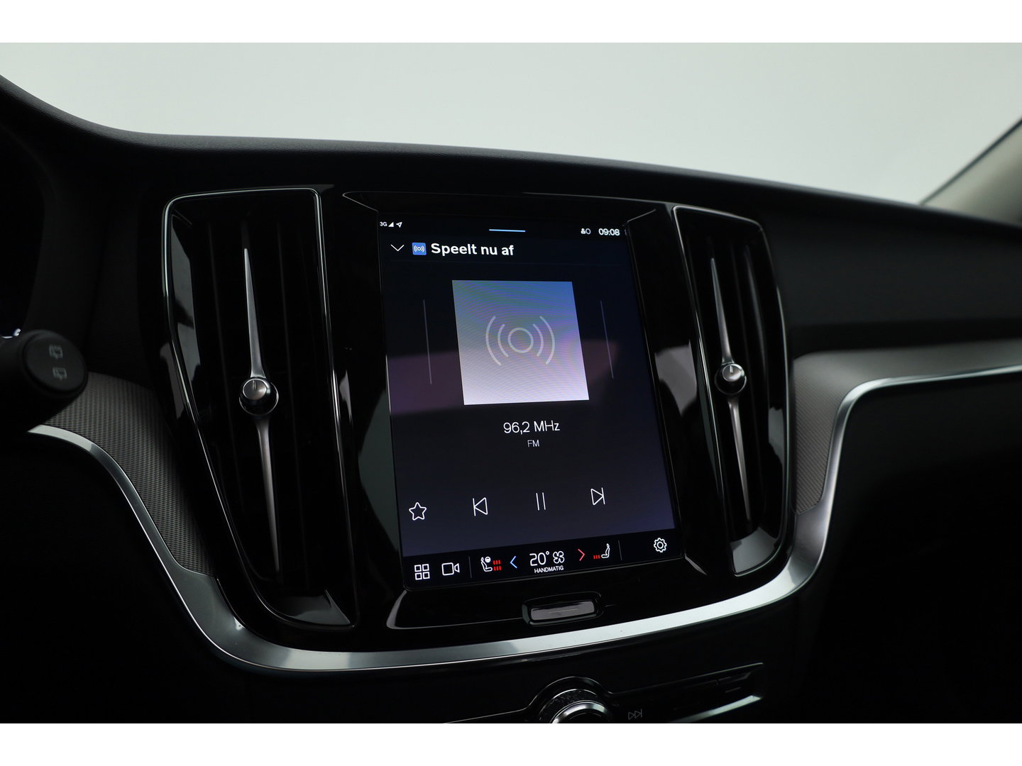 Volvo V60 2.0 T6 Plug-in hybrid AWD Plus Dark | SOH 98,2 % | Pano-dak | 360 camera | Trekhaak | Harman/ Kardon |