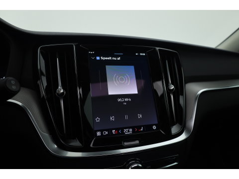 Volvo V60 2.0 T6 Plug-in hybrid AWD Plus Dark | SOH 98,2 % | Pano-dak | 360 camera | Trekhaak | Harman/ Kardon |