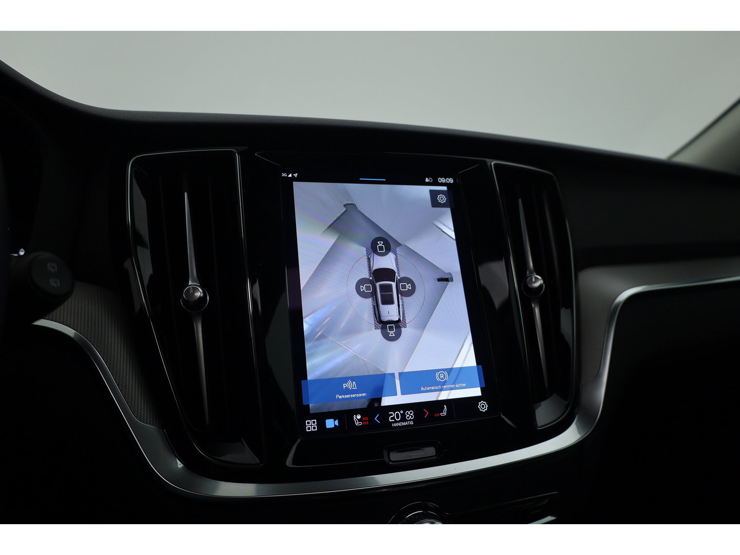 Volvo V60 2.0 T6 Plug-in hybrid AWD Plus Dark | SOH 98,2 % | Pano-dak | 360 camera | Trekhaak | Harman/ Kardon |