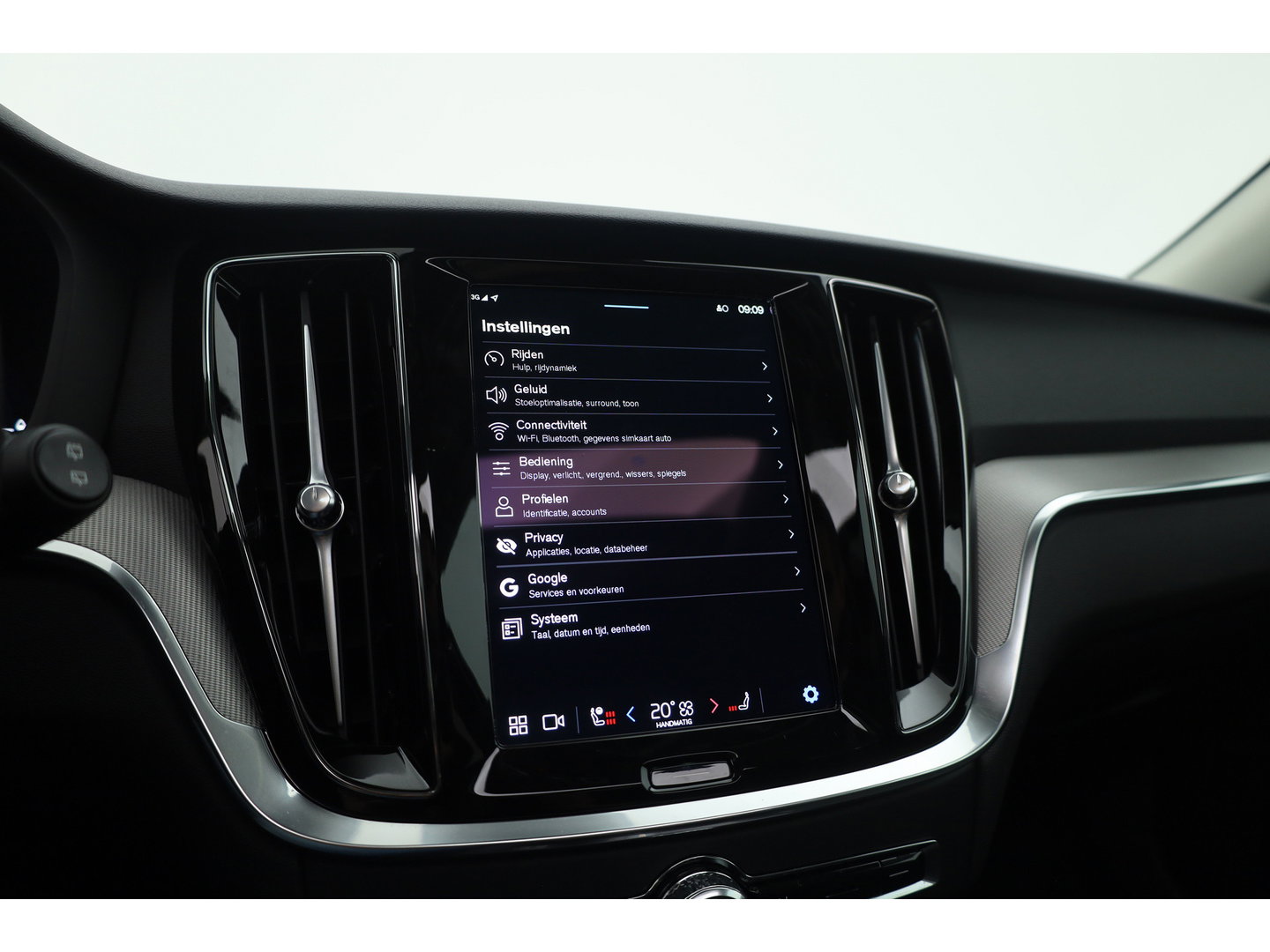 Volvo V60 2.0 T6 Plug-in hybrid AWD Plus Dark | SOH 98,2 % | Pano-dak | 360 camera | Trekhaak | Harman/ Kardon |