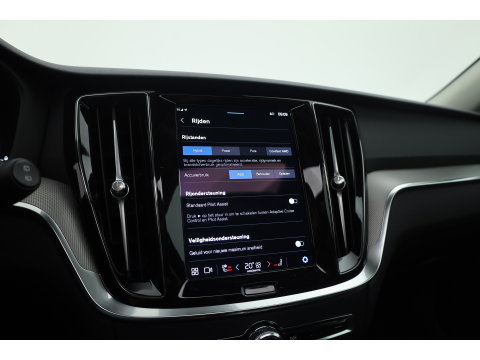 Volvo V60 2.0 T6 Plug-in hybrid AWD Plus Dark | SOH 98,2 % | Pano-dak | 360 camera | Trekhaak | Harman/ Kardon |