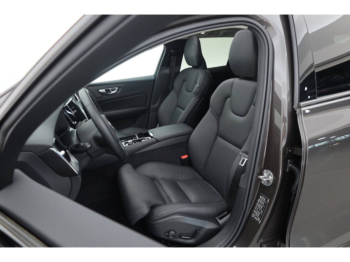 Volvo V60 2.0 T6 Plug-in hybrid AWD Plus Dark | SOH 98,2 % | Pano-dak | 360 camera | Trekhaak | Harman/ Kardon |
