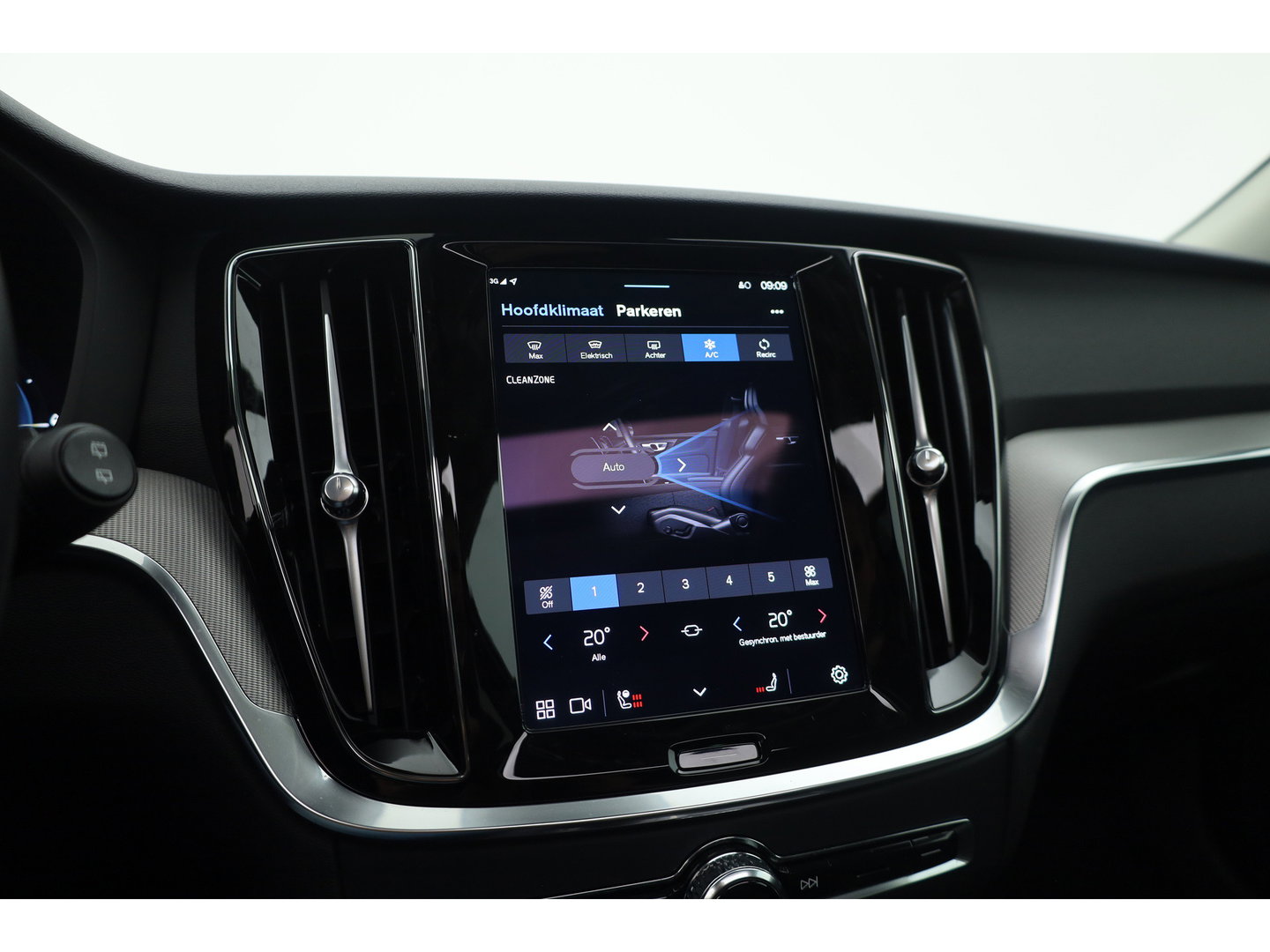 Volvo V60 2.0 T6 Plug-in hybrid AWD Plus Dark | SOH 98,2 % | Pano-dak | 360 camera | Trekhaak | Harman/ Kardon |