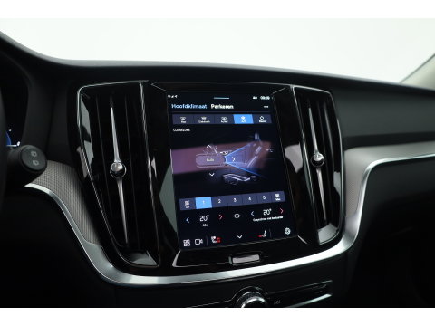 Volvo V60 2.0 T6 Plug-in hybrid AWD Plus Dark | SOH 98,2 % | Pano-dak | 360 camera | Trekhaak | Harman/ Kardon |