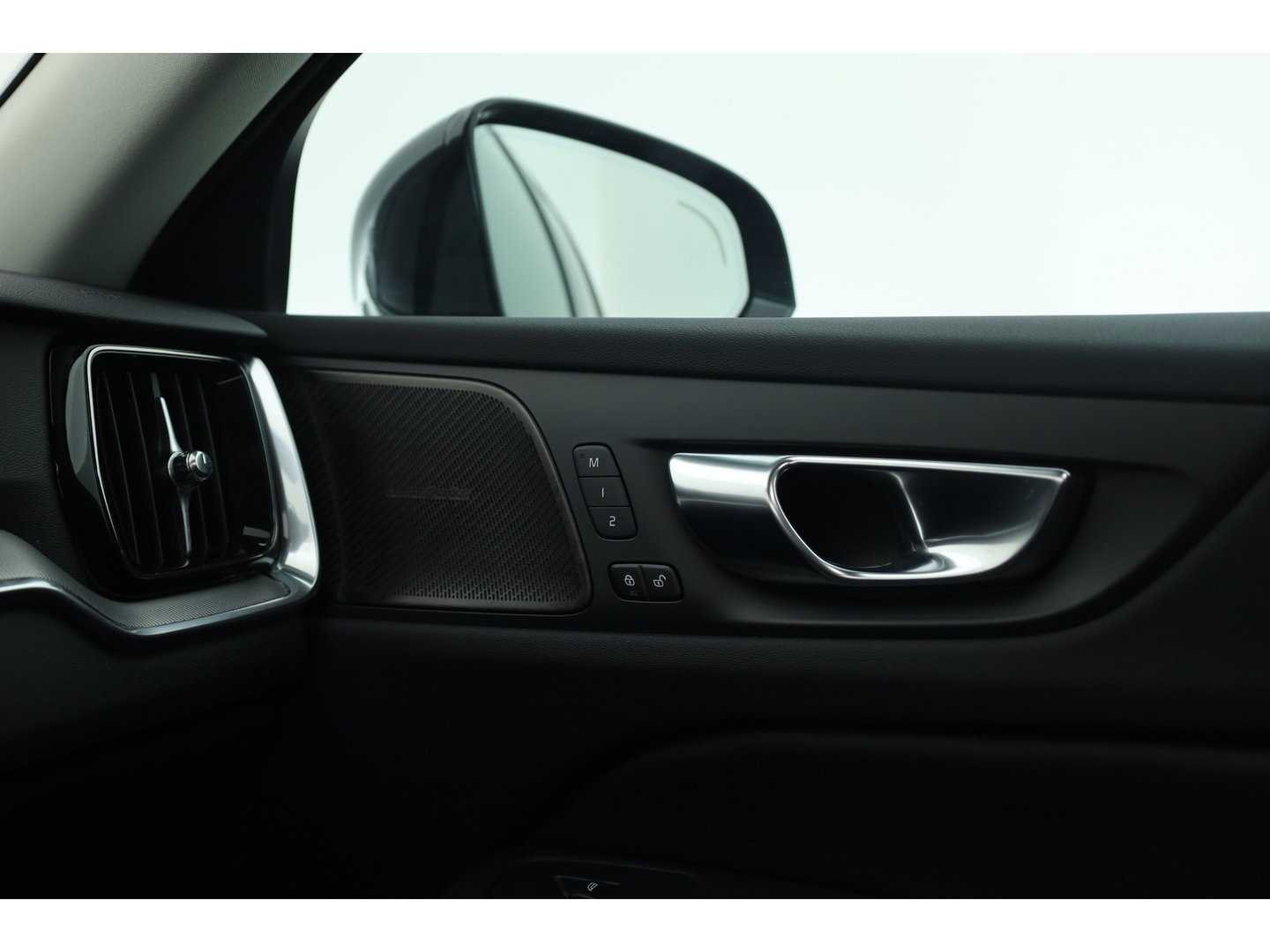 Volvo V60 2.0 T6 Plug-in hybrid AWD Plus Dark | SOH 98,2 % | Pano-dak | 360 camera | Trekhaak | Harman/ Kardon |