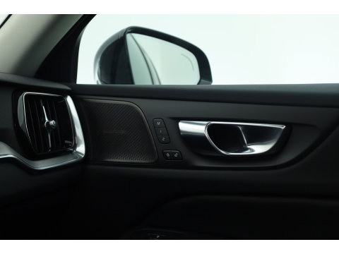 Volvo V60 2.0 T6 Plug-in hybrid AWD Plus Dark | SOH 98,2 % | Pano-dak | 360 camera | Trekhaak | Harman/ Kardon |