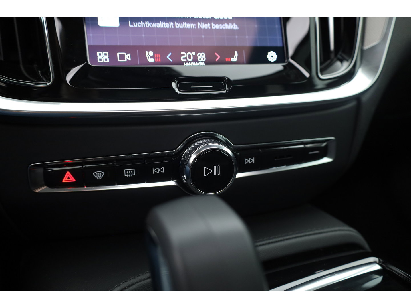 Volvo V60 2.0 T6 Plug-in hybrid AWD Plus Dark | SOH 98,2 % | Pano-dak | 360 camera | Trekhaak | Harman/ Kardon |