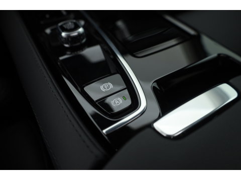 Volvo V60 2.0 T6 Plug-in hybrid AWD Plus Dark | SOH 98,2 % | Pano-dak | 360 camera | Trekhaak | Harman/ Kardon |