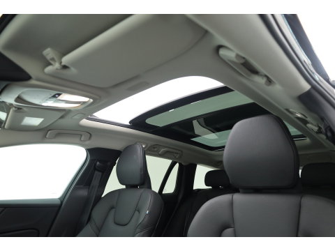 Volvo V60 2.0 T6 Plug-in hybrid AWD Plus Dark | SOH 98,2 % | Pano-dak | 360 camera | Trekhaak | Harman/ Kardon |