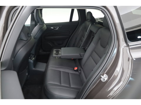 Volvo V60 2.0 T6 Plug-in hybrid AWD Plus Dark | SOH 98,2 % | Pano-dak | 360 camera | Trekhaak | Harman/ Kardon |
