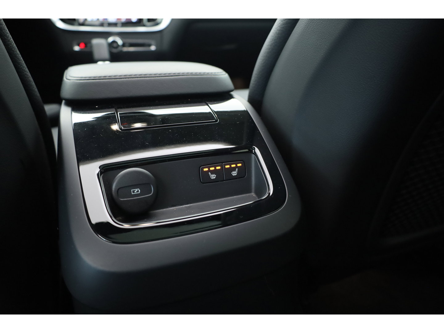 Volvo V60 2.0 T6 Plug-in hybrid AWD Plus Dark | SOH 98,2 % | Pano-dak | 360 camera | Trekhaak | Harman/ Kardon |