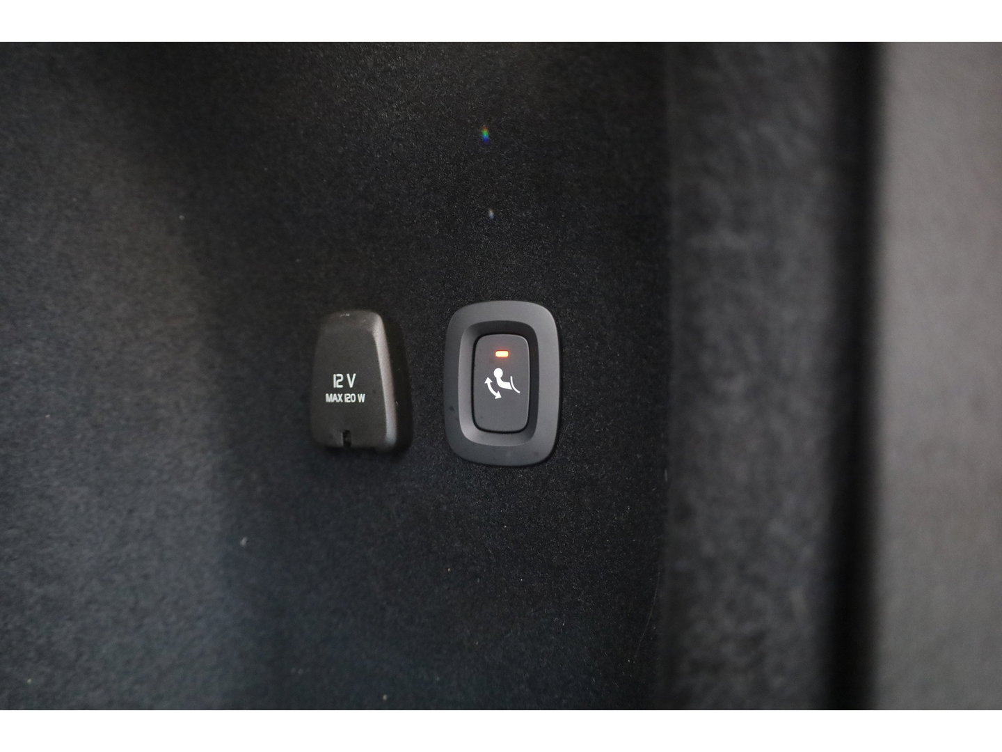 Volvo V60 2.0 T6 Plug-in hybrid AWD Plus Dark | SOH 98,2 % | Pano-dak | 360 camera | Trekhaak | Harman/ Kardon |